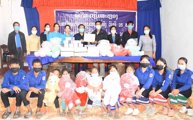 Một hoạt động trong Lễ kỷ niệm Ngày Quốc tế xóa bỏ bạo lực đối với phụ nữ tại Lào. (Ảnh: Pasaxon)