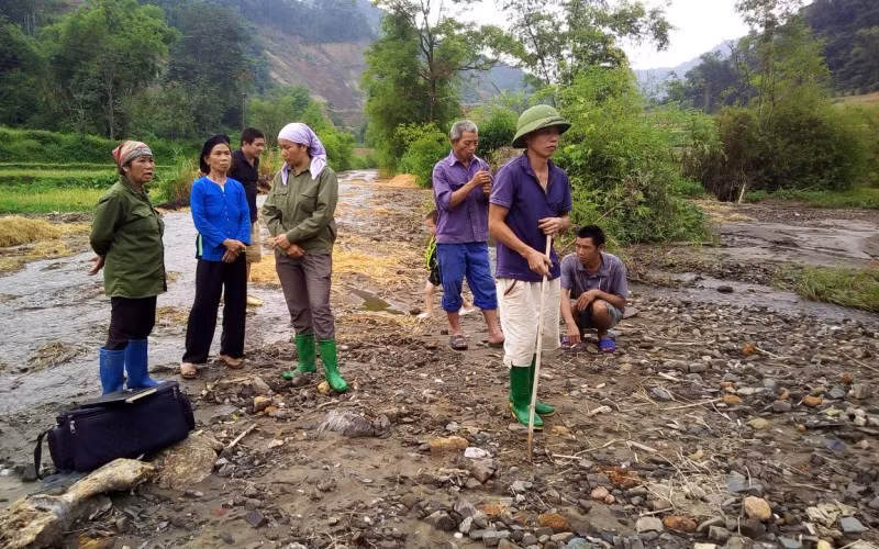 Chậm khắc phục sạt lở, dân lĩnh đủ -0