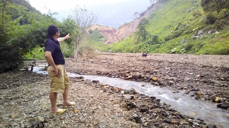 Chậm khắc phục sạt lở, dân lĩnh đủ -0