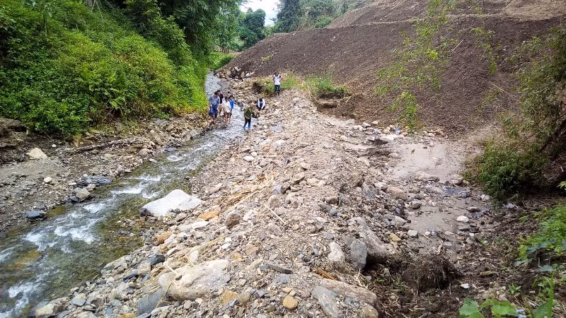 Chậm khắc phục sạt lở, dân lĩnh đủ -0