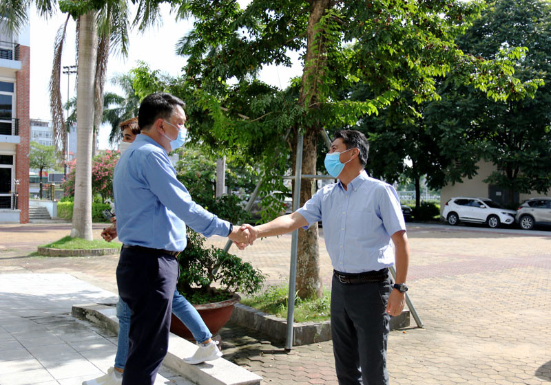 Tổng Thư ký Lê Hoài Anh đón GĐKT Adachi và chúc ông có thời gian làm việc hiệu quả với bóng đá Việt Nam. Tân GĐKT Yusuke Adachi đã sẵn sàng với bóng đá Việt Nam -0