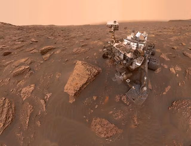 Tàu tự hành Curiosity Rover của NASA chụp ảnh tự sướng trên sao Hỏa vào tháng 6-2018. Ảnh: NASA.