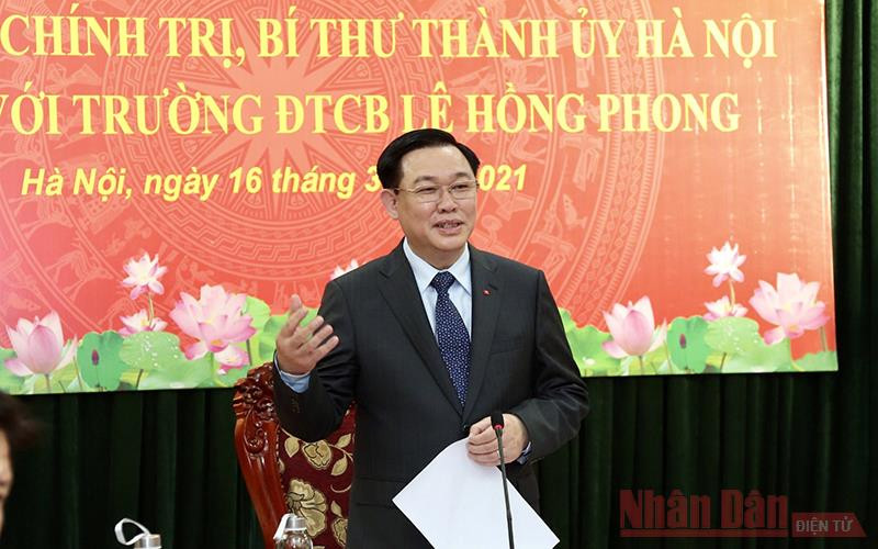 Đồng chí Vương Đình Huệ, Ủy viên Bộ Chính trị, Bí thư Thành ủy Hà Nội phát biểu ý kiến tại buổi làm việc. Tập trung xây dựng thương hiệu Trường Đào tạo cán bộ Lê Hồng Phong -0