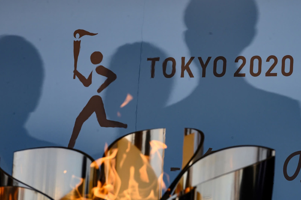 Ngọn lửa Olympic được trưng bày tại Nhật Bản, một ngày sau khi Ủy ban Olympic quốc tế (IOC) thông báo Đại hội thể thao thế giới mùa hè Olympic Tokyo 2020 sẽ bị hoãn. (Ảnh: Getty Images) 1 -0