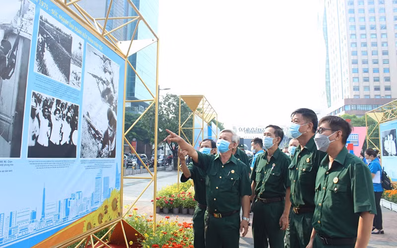 Khai mạc triển lãm ảnh với chủ đề “Thành phố Hồ Chí Minh - 47 năm cùng cả nước, vì cả nước” -0