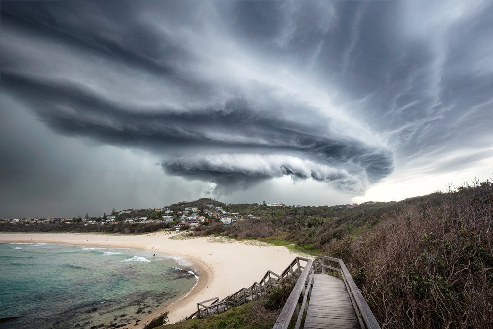 Cơn giông ập đến thị trấn cảng Macquarie, bang New South Wales. (Ảnh: Ivan Sajko) Bộ lịch thời tiết năm 2021 của Australia -0