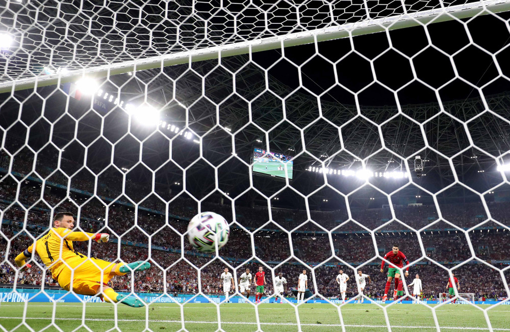 Ronaldo sút tung lưới tuyển Pháp. Pháp 2 - 2 Bồ Đào Nha: Kịch tích cuộc chạm trán những nhà vô địch -0