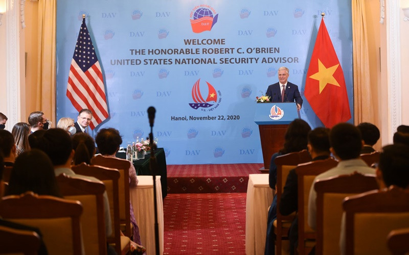 Cố vấn An ninh quốc gia Hoa Kỳ Robert O’Brien nói chuyện với sinh viên Học viện Ngoại giao tại Nhà khách Chính phủ. (Ảnh: BỘ NGOẠI GIAO VIỆT NAM)