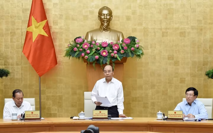 Thủ tướng Nguyễn Xuân Phúc, chủ trì Hội nghị trực tuyến của Thường trực Chính phủ với các địa phương về đẩy mạnh thực hiện giải ngân vốn đầu tư công.