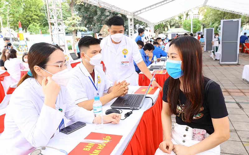 Buổi khám, tư vấn hậu Covid-19 được Hội Thầy thuốc trẻ triển khai trên địa bàn Hà Nội.