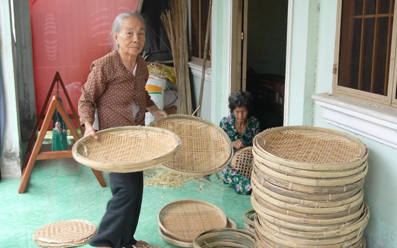 Sề, mặt hàng đang được HTX sản xuất bán cho những làng nghề miền biển. VT2-1597982172580.jpg