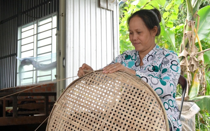 Chi Lê Thị Hồng, một thành viên của HTX. VT4-1597982170610.jpg