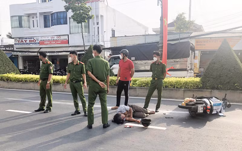 Một vụ tai nạn giao thông xảy ra tại thành phố Sóc Trăng do chủ phương tiện xử dụng rượu, bia trước khi lái xe.