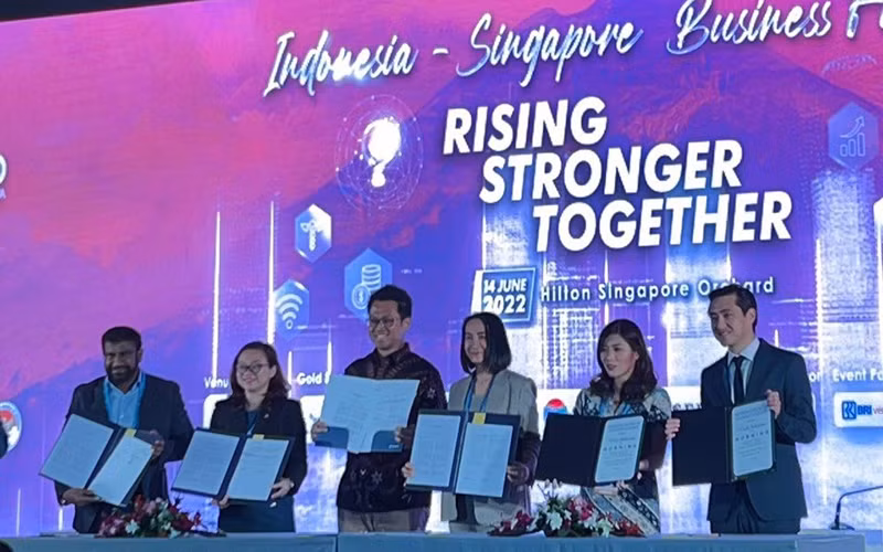 Đại diện WTC Thành phố mới Bình Dương ký thỏa thuận hợp tác thúc đẩy giao thương và phát triển lĩnh vực logistics với dự án Andalin Trade tại “Diễn đàn Doanh nghiệp Indonesia-Singapore”.