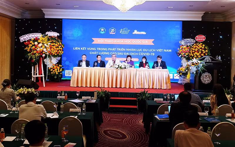 Toàn cảnh buổi hội thảo.