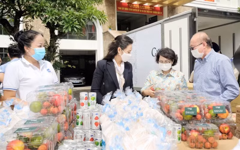 Doanh nghiệp chia ngọt sẻ bùi cùng tuyến đầu chống dịch -0