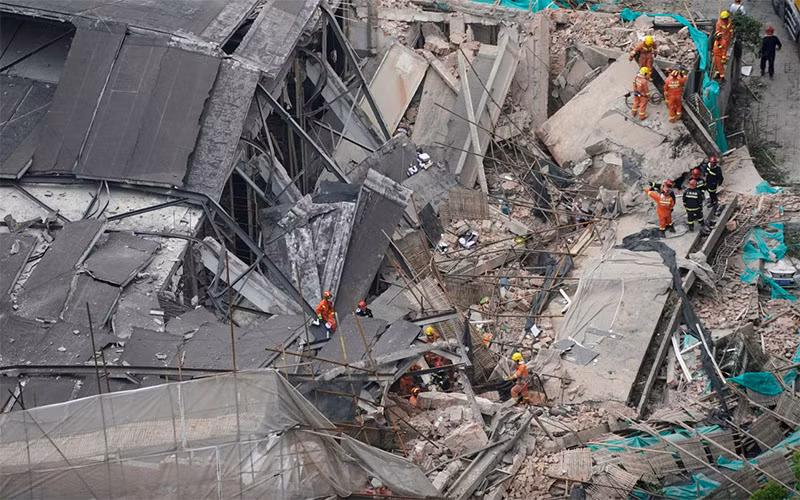 Hiện trường vụ sập một tòa nhà tại Thượng Hải, Trung Quốc, tháng 5/2019. (Ảnh: Reuters)