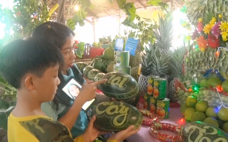 Nhiều gian hàng trái cây ngon, độc, lạ được trưng bày tại Ngày hội.