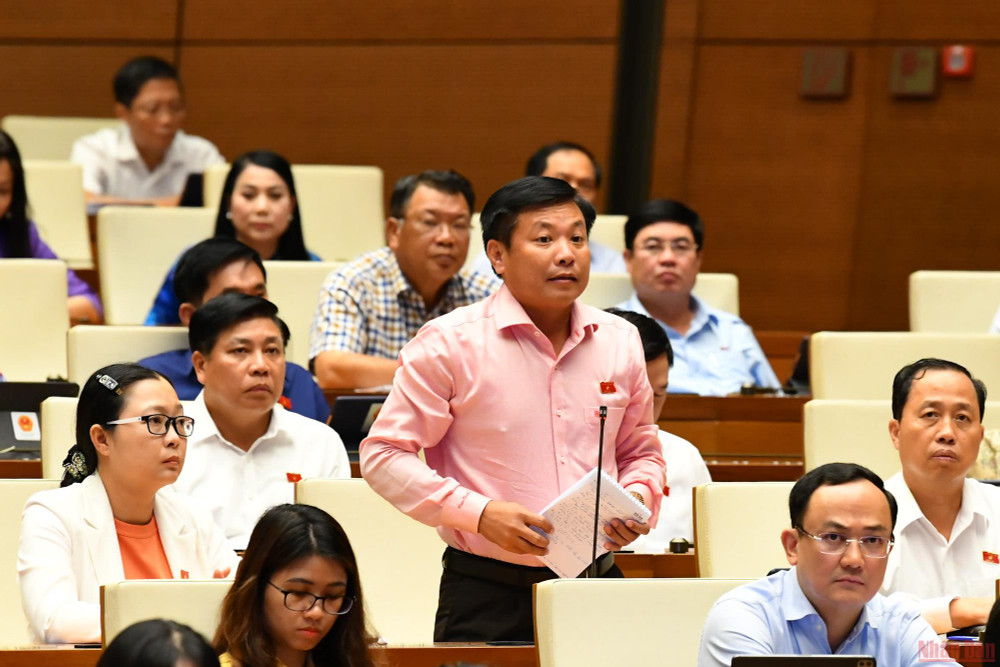 Đại biểu Nguyễn Thanh Phong nêu câu hỏi chất vấn Bộ trưởng Giao thông vận tải. (Ảnh: NGUYÊN LINH) Không để vật giá làm ảnh hưởng tiến độ các dự án trọng điểm quốc gia -0