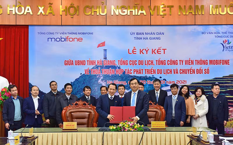 Lễ ký kết bản ghi nhớ giữa Tổng cục Du lịch và UBND tỉnh Hà Giang (Ảnh: TITC) 