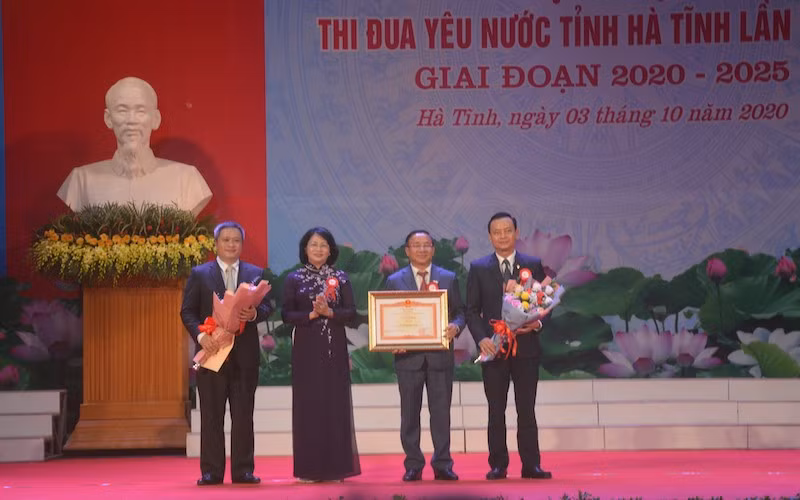 Hà Tĩnh vinh danh 301 điển hình tiên tiến trong phong trào thi đua yêu nước lần thứ VII -0