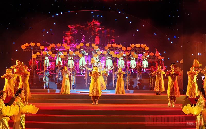 Tiết mục trong chương trình “TP Hồ Chí Minh - Thành phố anh hùng” Chương trình nghệ thuật đặc biệt “TP Hồ Chí Minh - Thành phố anh hùng” -0