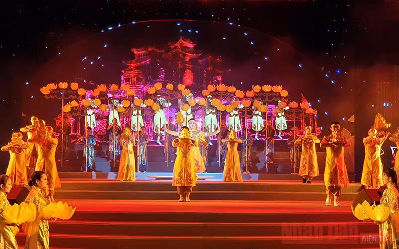 Chương trình nghệ thuật đặc biệt “TP Hồ Chí Minh - Thành phố anh hùng” -0