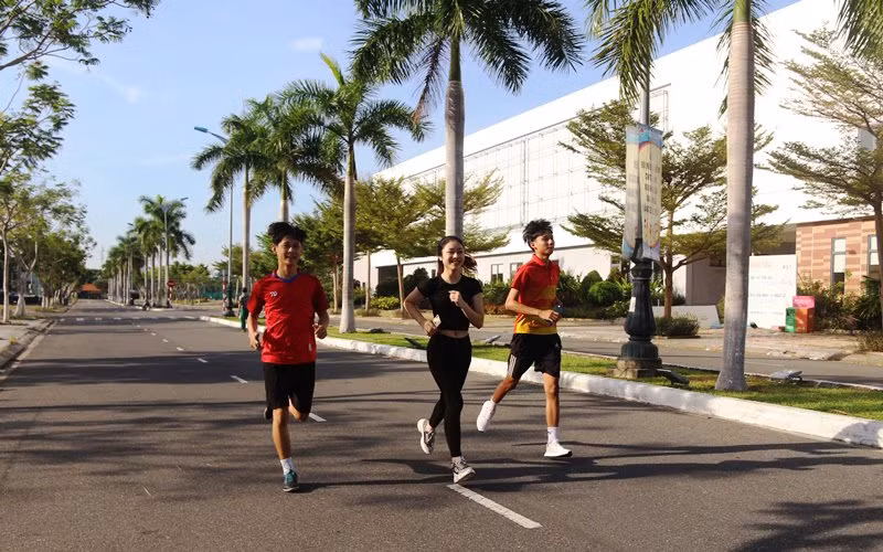Sinh viên Đà Nẵng tham gia chạy UpRace 2020.