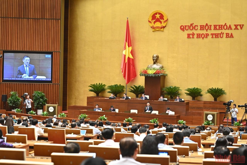 Bộ trưởng Tài chính Hồ Đức Phớc trả lời chất vấn của các đại biểu Quốc hội tại phiên chất vấn sáng 8/6. (Ảnh: NGUYÊN KHOA) Bộ trưởng Tài chính: Cổ phần hóa là để nâng cao năng lực sản xuất của doanh nghiệp -0