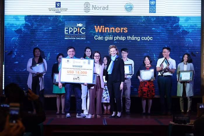 Trao giải cuộc thi EPPIC toàn ASEAN năm 2020 nhằm xử lý rác thải nhựa ở các thành phố ven biển Vịnh Hạ Long (Việt Nam) và Koh Samui (Thái Lan) năm 2020.
