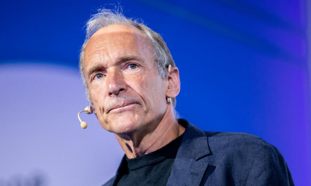 Tim Berners-Lee: "Còn quá nhiều người trẻ bị bỏ rơi và không thể sử dụng web để chia sẻ tài năng và ý tưởng của họ". Ảnh: Getty Images. Cha đẻ WWW: Thời đại của những gã khổng lồ internet sẽ qua đi -0