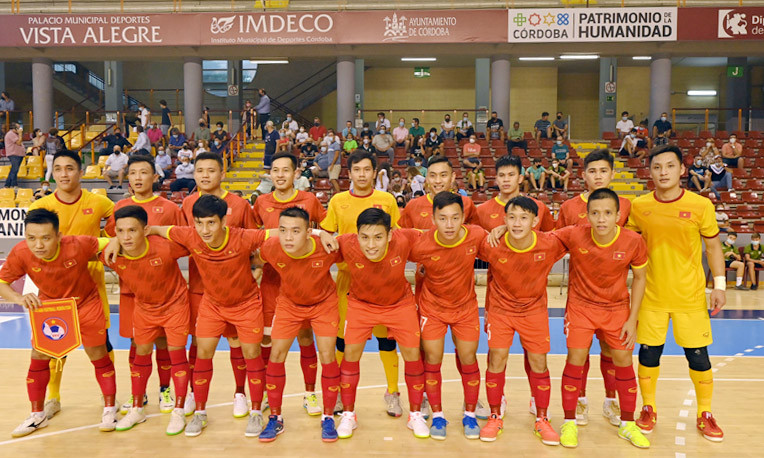 Đội hình thi đấu đội tuyển futsal Việt Nam. (Ảnh: VFF) Đội tuyển futsal Việt Nam kết thúc chuyến tập huấn và thi đấu giao hữu tại Tây Ban Nha -0