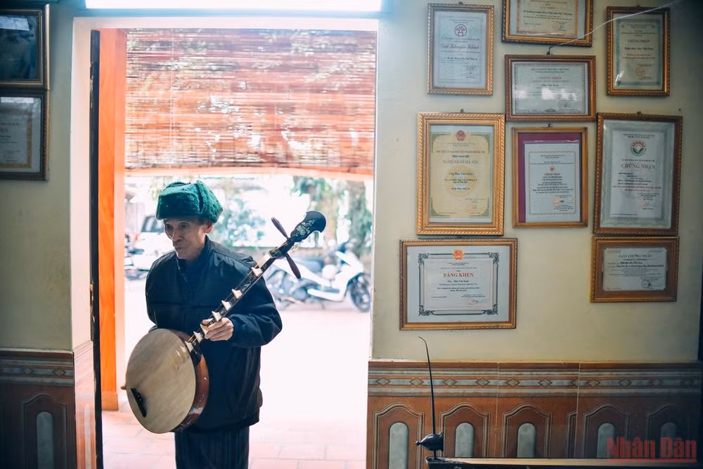 Thăng trầm nghề “rỗng ruột” -0