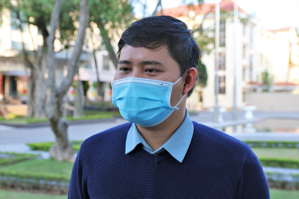 ThS, BS Vương Xuân Toàn (Khoa Hồi sức tích cực, Bệnh viện Bạch Mai) là một trong những bác sĩ trẻ nhất từng hai lần chi viện cho điểm nóng Đà Nẵng – Hải Dương. Tết Covid-19 nơi tuyến đầu điều trị -0