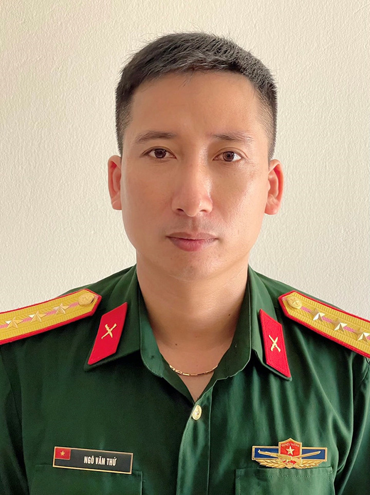 Thượng úy QNCN Ngô Văn Thứ. (Ảnh: Báo Quân đội nhân dân) Bộ trưởng Quốc phòng Phan Văn Giang biểu dương chiến sĩ dũng cảm lao mình xuống sông cứu người -0