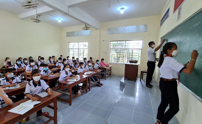 Học sinh Cà Mau vui mừng khi được trở lại trường học trực tiếp. Học sinh Cà Mau nô nức trở lại trường học trực tiếp -0