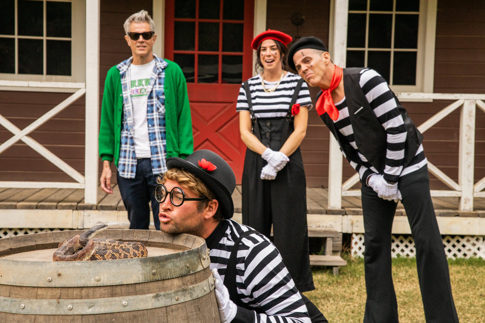 Cảnh trong phim "Jackass forever". (Ảnh: NY Timnes)