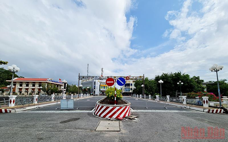 Kiên Giang vẫn còn nhiều rào chắn ở khu vực nội đô. Kiên Giang trở về trạng thái bình thường mới sau ngày 30/9 -0