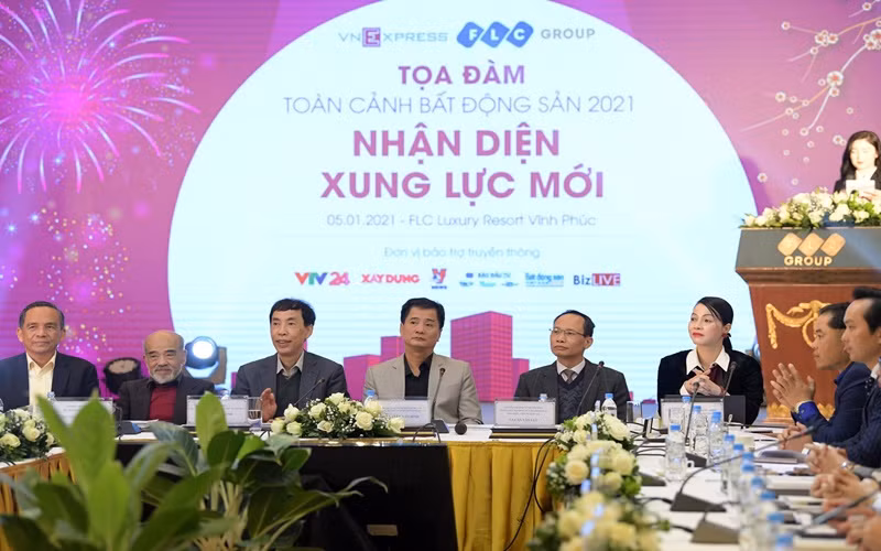 Lãnh đạo các hiệp hội, doanh nghiệp, chuyên gia kinh tế, tài chính, bất động sản hàng đầu Việt Nam tham dự tọa đàm.