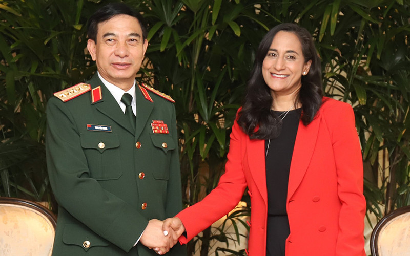 Bộ trưởng Phan Văn Giang tại cuộc gặp với Bộ trưởng Quốc phòng Canada Anita Anand. Ảnh: qdnd.vn. Thúc đẩy hợp tác quốc phòng giữa Việt Nam với Singapore, Mỹ và Canada -0