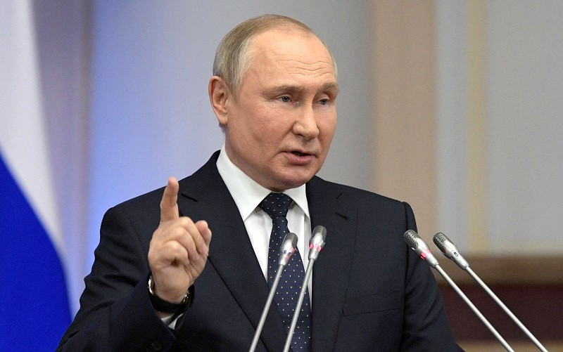 Tổng thống Nga Vladimir Putin phát biểu trong 1 cuộc họp ở Saint Petersburg, Nga, ngày 27/4/2022. (Ảnh: Sputnik/Điện Kremlin/Reuters)