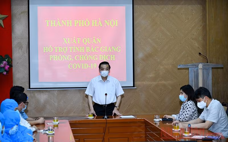 Đoàn bác sĩ Hà Nội lên đường đến Bắc Giang hỗ trợ chống dịch Covid-19 -0