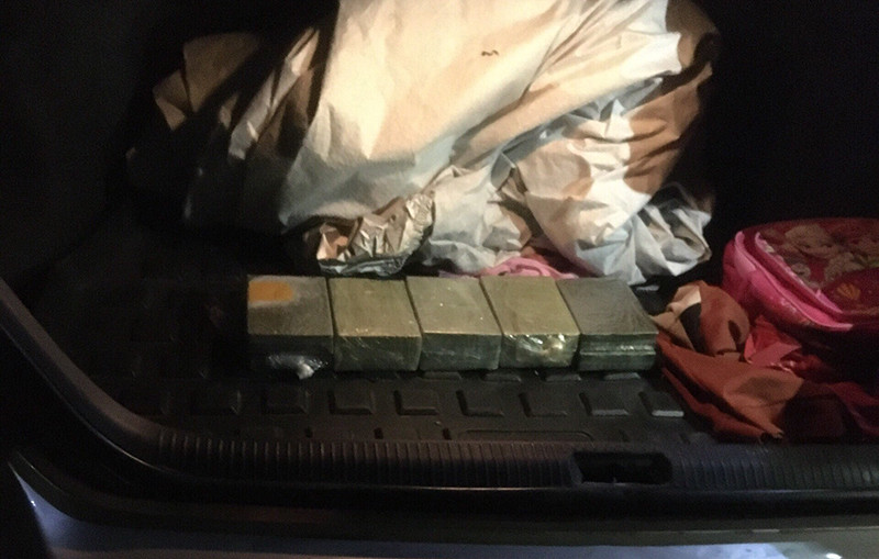 Số heroin trên xe ô-tô do đối tượng Phương Trần Cương điều khiển. Cao Bằng bắt giữ đối tượng vận chuyển 10 bánh heroin -0