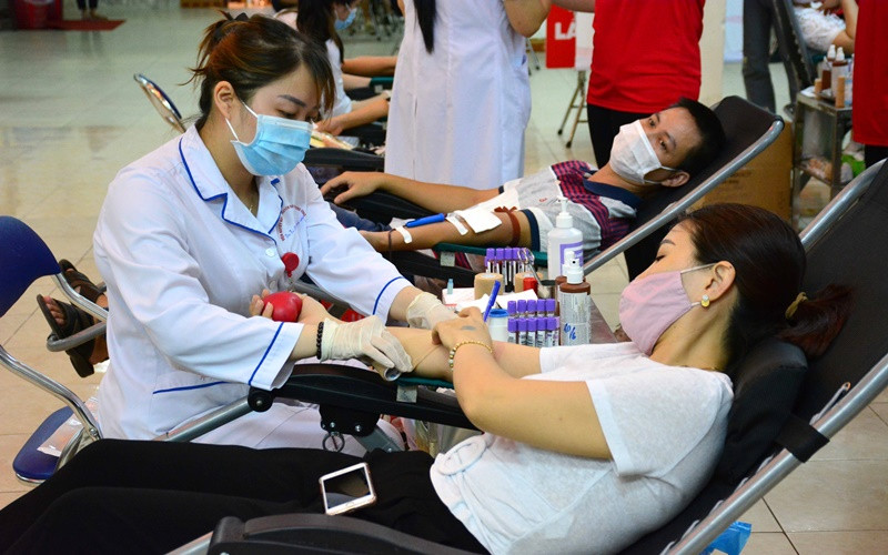 Một phần lượng máu hiến tặng sẽ được Viện Huyết học - Truyền máu Trung ương điều phối, hỗ trợ các bệnh viện ở các tỉnh phía nam để điều trị, cấp cứu cho bệnh nhân Covid-19.