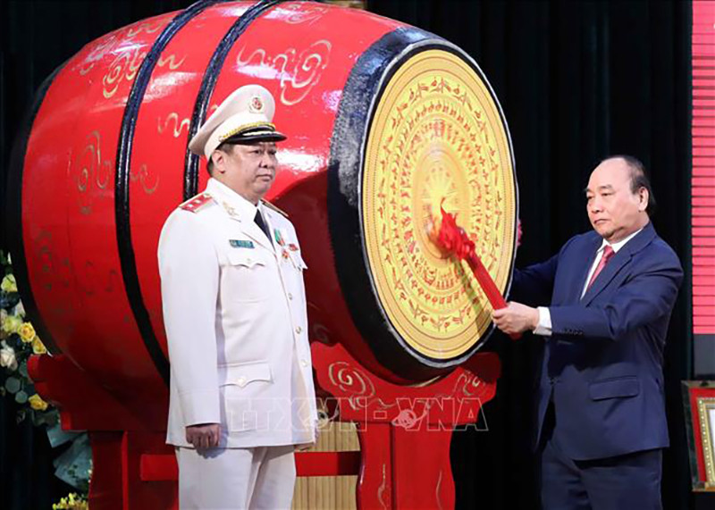 Chủ tịch nước Nguyễn Xuân Phúc đánh trống khai giảng năm học mới 2021- 2022 của Học viện An ninh nhân dân. Ảnh: TTXVN Đổi mới tư duy và hành động mạnh mẽ để xây dựng Học viện An ninh nhân dân ngang tầm nhiệm vụ -0