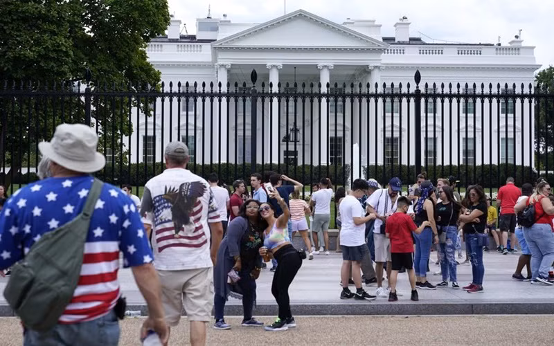 Khu vực bên ngoài Nhà Trắng, ngày 4/7. (Ảnh: AP)