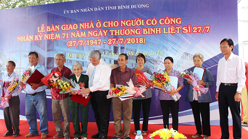 Becamex trao nhà ở xã hội cho các gia đình có công với cách mạng. Tổng Công ty BECAMEX IDC với nhiều hoạt động an sinh xã hội, hướng đến cộng đồng -0