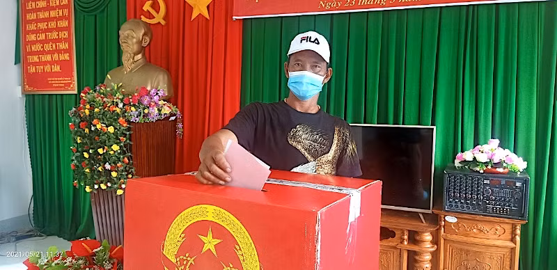 “Đội mưa” ra điểm bỏ phiếu Hòn Chuối -0
