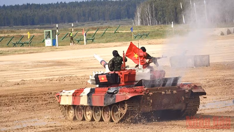 Kíp xe số 3 thi đấu bùng nổ dưới sự cổ vũ nhiệt tình từ đông đảo người hâm mộ và bạn bè quốc tế. Ảnh: TRỊNH DŨNG