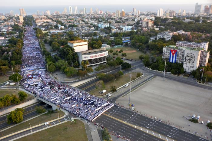Đông đảo người dân Cuba tham gia tuần hành ở thủ đô La Habana. (Ảnh: Granma) Hàng triệu người dân Cuba tuần hành kỷ niệm Ngày Quốc tế Lao động -0